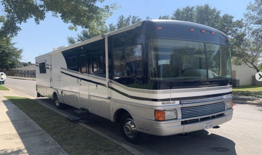 1999 Class A Fleetwood Bounder 34J rental