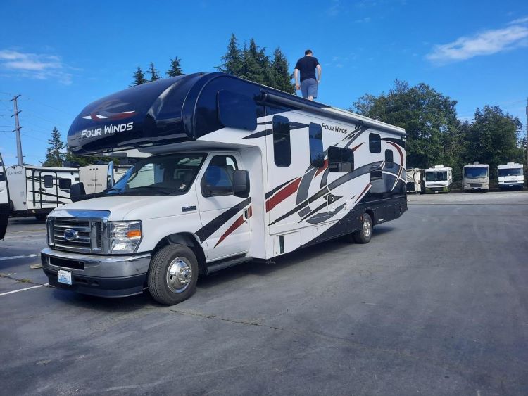 2023 Ford Thor Four Winds Fall RV rental