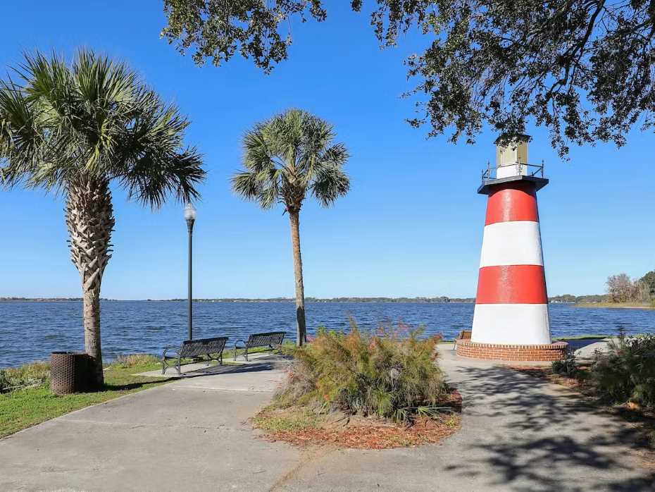 Mount Dora coast small towns in Florida