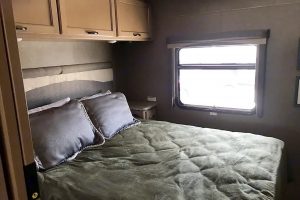 2018 Thor A.C.E 29.31 fireside rv rental on rvngo rental image 4