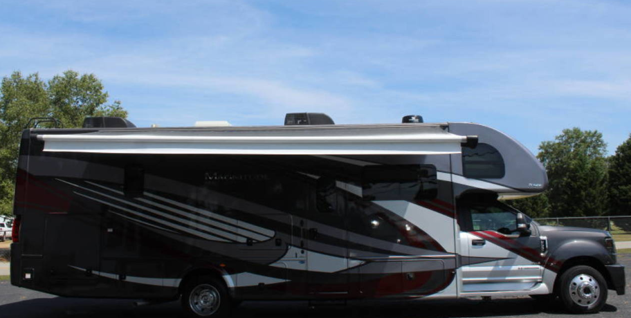 2020 Thor Motor Coach MAGNITUDE RB34
Chicago RV rental by owner