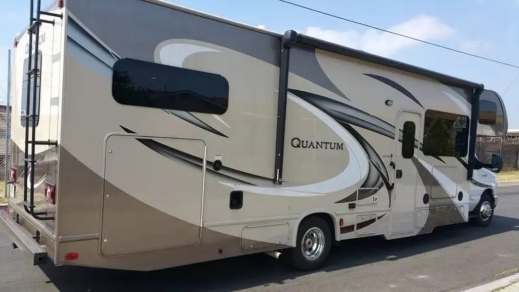 2017 Thor Quantum 30' Long Beach RV rentals 2